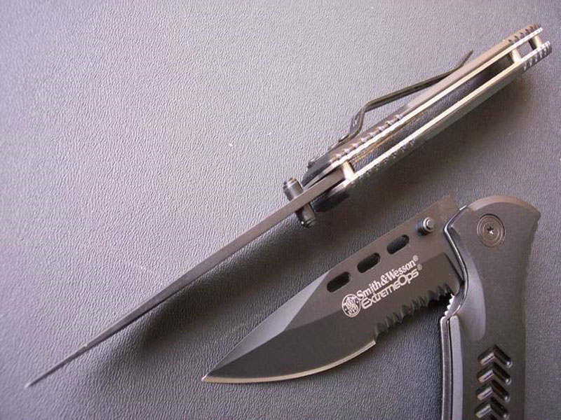OUTDOOR CAMPING/HUNTING/SURVIVAL FOLDING KNIFE