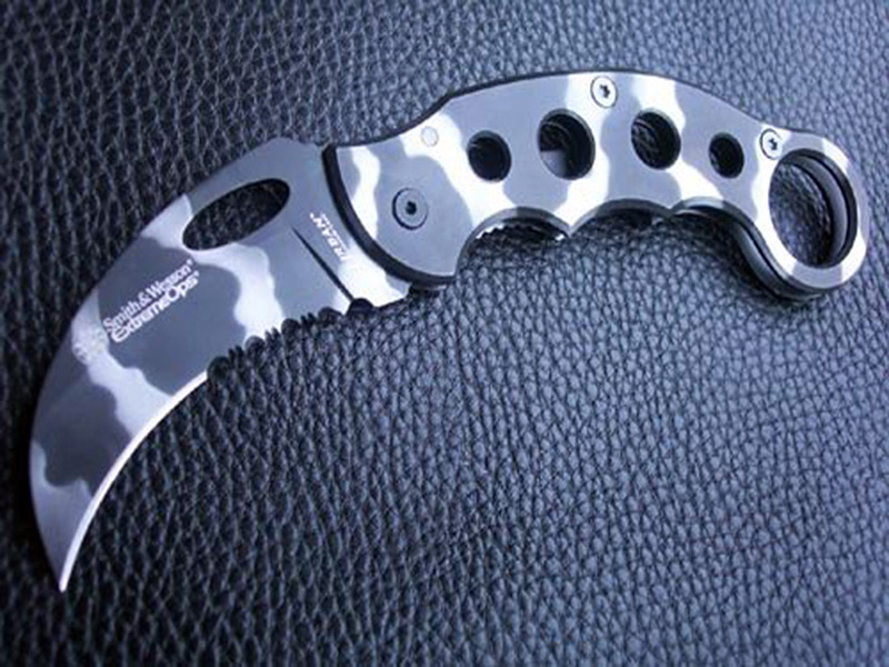 Collectable SPORT/CAMPING FOLDING KNIFE W ARMOR COLOR